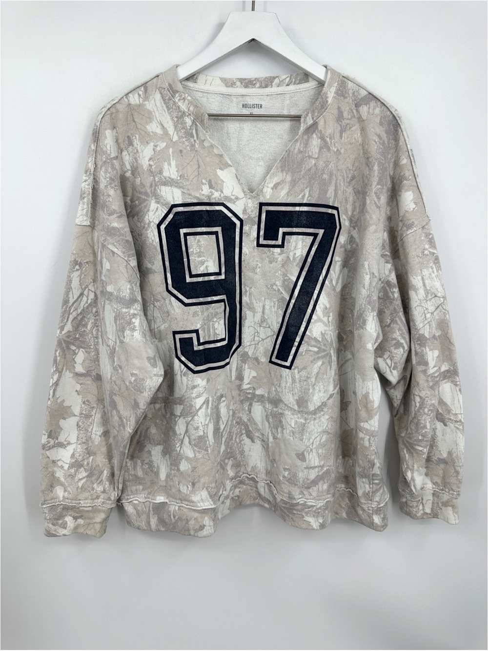 Hollister Camouflage Number 97 V Neck Sweatshirt Size XL Lightweight